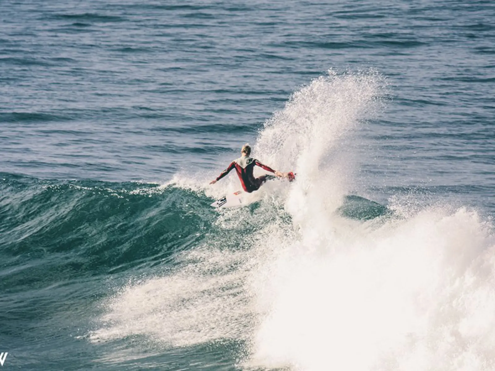 Intermediate surfing course in Pembrokeshire